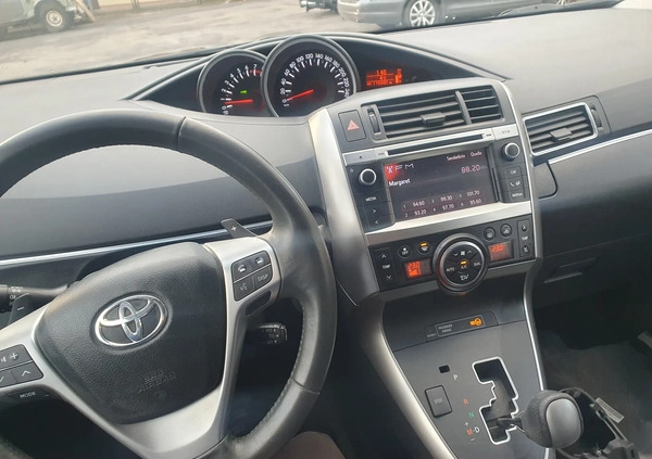 Toyota Verso cena 35300 przebieg: 116480, rok produkcji 2014 z Garwolin małe 37